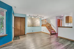 274 W Treehouse Ln, Round Lake, IL 60073 - Photo 7