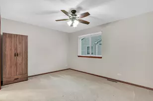274 W Treehouse Ln, Round Lake, IL 60073 - Photo 19