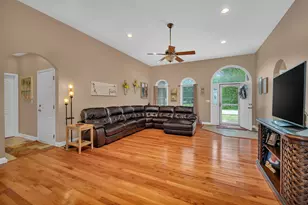 944 W 1st St, Braidwood, IL 60408 - Photo 7