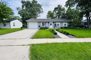 611 Nelson Ave, Romeoville, IL 60446 - Photo 5