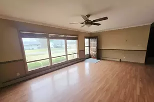 302 Garrett St, Sherrard, IL 61281 - Photo 3