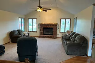 315 Coaler Dr, Coal City, IL 60416 - Photo 3
