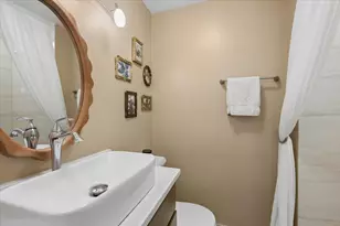 4250 N Marine Dr, Chicago, IL 60613 - Photo 11