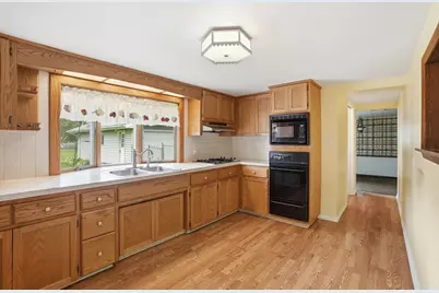 804 W Kent Avenue, Crete, IL 60417 - Photo 9