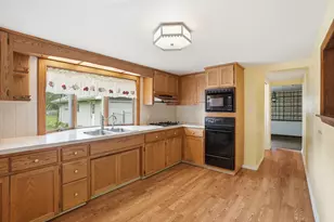 804 W Kent Ave, Crete, IL 60417 - Photo 9