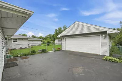 804 W Kent Avenue, Crete, IL 60417 - Photo 5