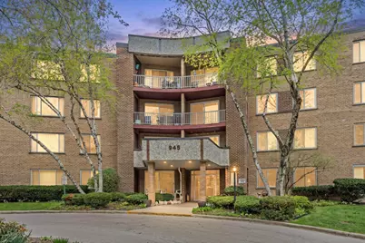 945 E Kenilworth Avenue #423, Palatine, IL 60074 - Photo 1