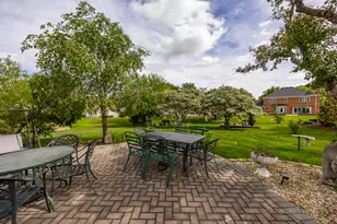 306 Woodview Ct, Oak Brook, IL 60523 - Photo 17