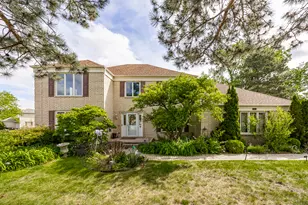 306 Woodview Ct, Oak Brook, IL 60523 - Photo 1