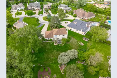 306 Woodview Court, Oak Brook, IL 60523 - Photo 5
