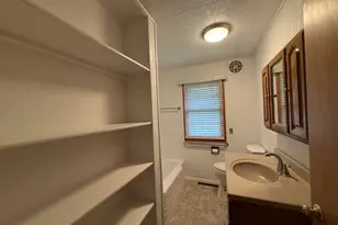 1048 Warren St, Henry, IL 61537 - Photo 15