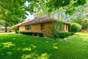 1048 Warren St, Henry, IL 61537 - Photo 3