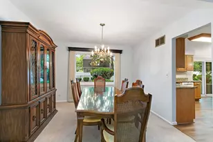209 Briarheath Ln, Naperville, IL 60565 - Photo 7