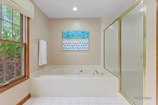 2872 Whispering Oaks Ct, Buffalo Grove, IL 60089 - Photo 21