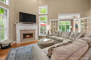 1028 Crestwood Cir, Saint Charles, IL 60175 - Photo 5