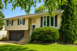 815 Oriole Dr, Streamwood, IL 60107 - Photo 1