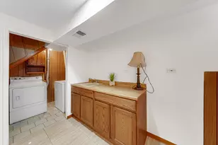 330 Gareth Ln, Schaumburg, IL 60193 - Photo 15