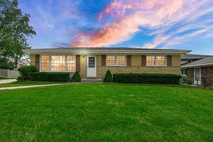 330 Gareth Ln, Schaumburg, IL 60193 - Photo 1