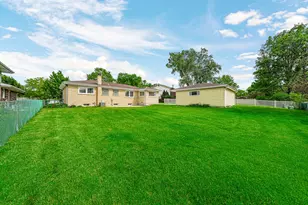 330 Gareth Ln, Schaumburg, IL 60193 - Photo 19