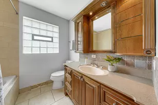 330 Gareth Ln, Schaumburg, IL 60193 - Photo 9