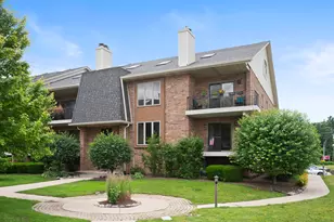 9168 Del Prado Dr, Palos Hills, IL 60465 - Photo 1