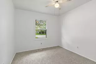 4905 Prairie Ave, McHenry, IL 60050 - Photo 11