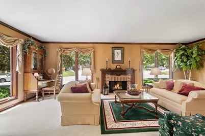 805 NW Holcomb Drive, Mundelein, IL 60060 - Photo 5