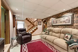 805 NW Holcomb Dr, Mundelein, IL 60060 - Photo 21