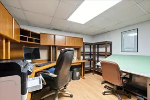 805 NW Holcomb Dr, Mundelein, IL 60060 - Photo 23