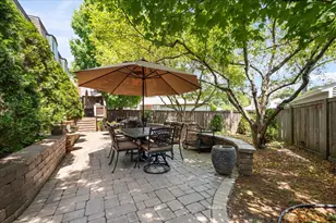 805 NW Holcomb Dr, Mundelein, IL 60060 - Photo 31