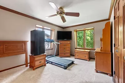 805 NW Holcomb Drive, Mundelein, IL 60060 - Photo 19