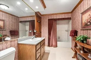 805 NW Holcomb Dr, Mundelein, IL 60060 - Photo 17