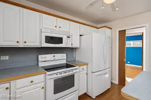 7719 Gail Ave, Darien, IL 60561 - Photo 9
