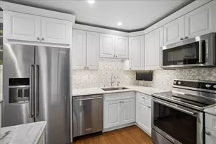 1617 Winnetka Rd, Glenview, IL 60025 - Photo 11