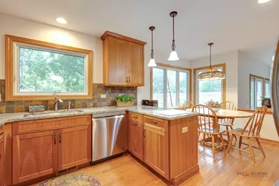 590 Hapsfield Lane, Buffalo Grove, IL 60089 - Photo 9