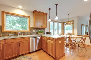 590 Hapsfield Ln, Buffalo Grove, IL 60089 - Photo 9
