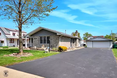 8001 S Lockwood Avenue, Burbank, IL 60459 - Photo 1