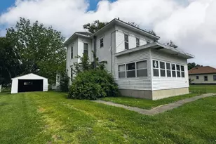 927 S Vermillion St, Streator, IL 61364 - Photo 1