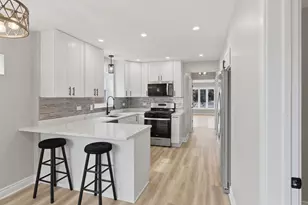 6022 W 64th St, Chicago, IL 60638 - Photo 5