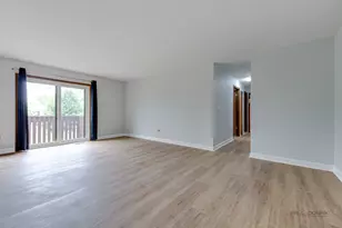 676 Cumberland Trail, Roselle, IL 60172 - Photo 5
