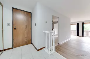 676 Cumberland Trail, Roselle, IL 60172 - Photo 3