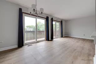 676 Cumberland Trail, Roselle, IL 60172 - Photo 9