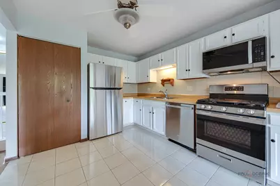 676 Cumberland Trail #A2, Roselle, IL 60172 - Photo 11