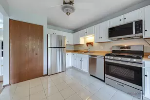 676 Cumberland Trail, Roselle, IL 60172 - Photo 11