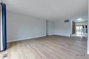 676 Cumberland Trail, Roselle, IL 60172 - Photo 7
