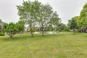 676 Cumberland Trail, Roselle, IL 60172 - Photo 25