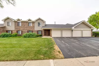 676 Cumberland Trail #A2, Roselle, IL 60172 - Photo 1