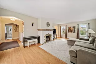 397 S Holly Ave, Elmhurst, IL 60126 - Photo 3