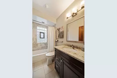 397 S Holly Avenue, Elmhurst, IL 60126 - Photo 11