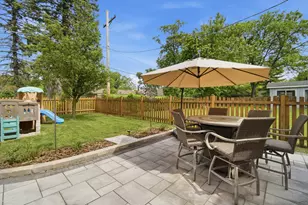 1055 Hillcrest Ave, Highland Park, IL 60035 - Photo 19